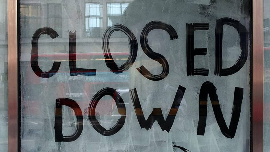 'closed down' op raam