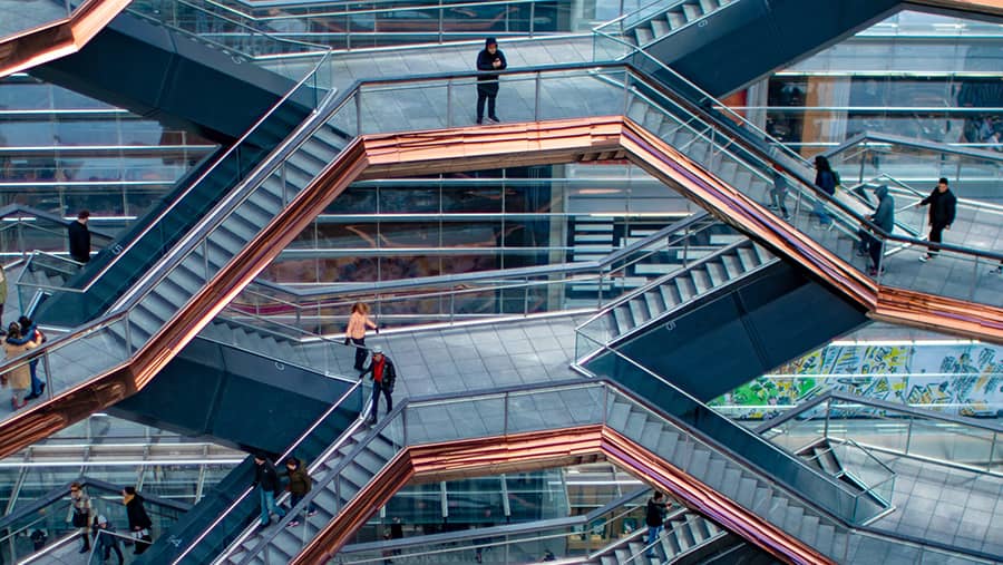 Trappen op binnenplaats