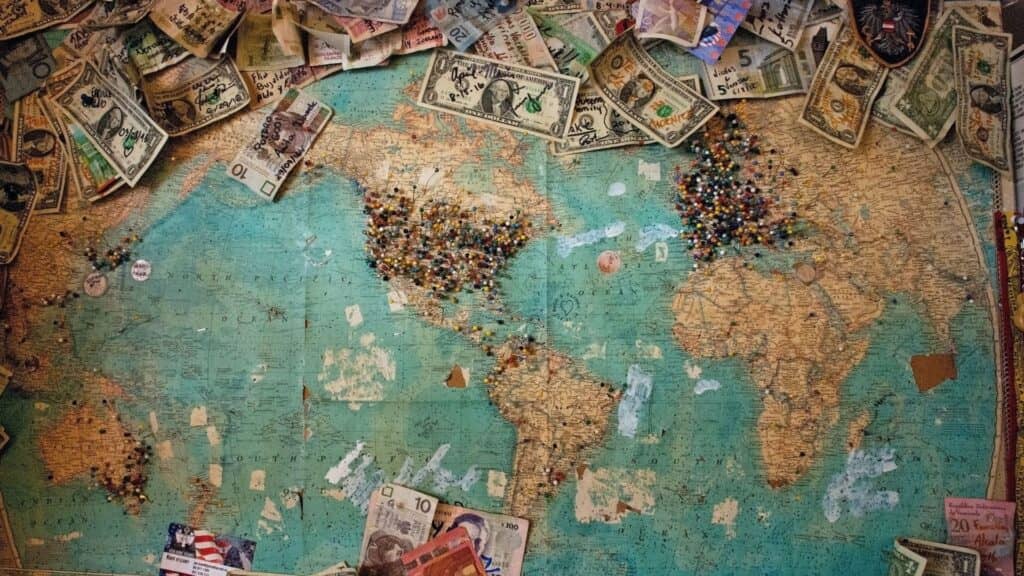 World map with money Altares