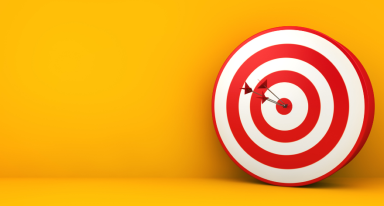 dartboard met 3 pijlen in de roos